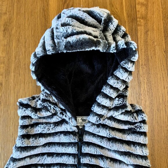 WIDGEON Hooded Faux Fur Vest Girls 5 5T Gray Soft Cozy Plush Zip-Up EUC Hood - Picture 3 of 7